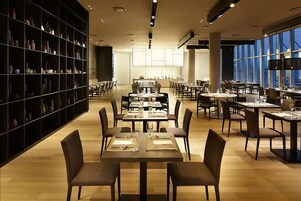 Breakfast, lunch, dinner served; international cuisine 