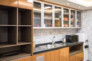 Fridge, microwave - Step Inn Myeongdong 1 (Seoul)