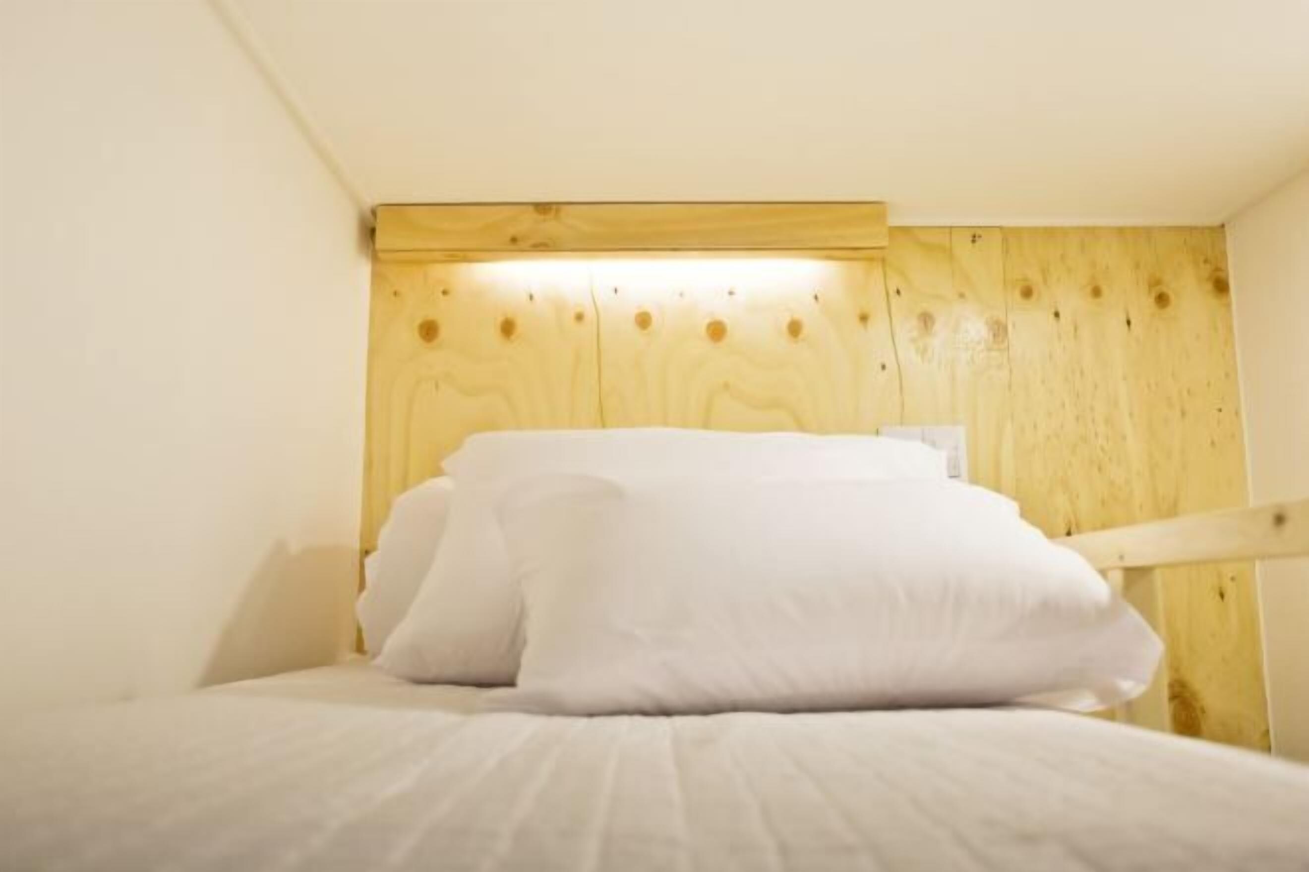 Een strijkplank/strijkijzer, gratis wifi, beddengoed