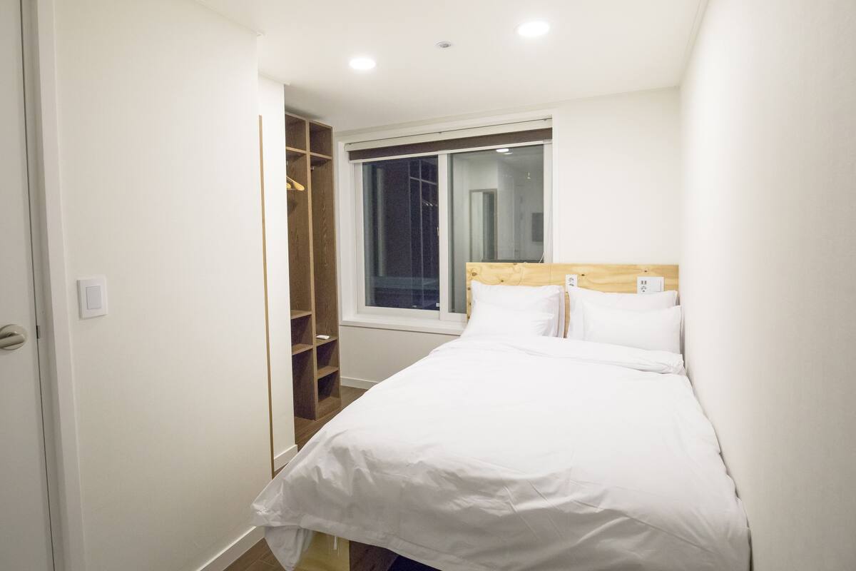 Double Room | Iron/ironing board (on request), WiFi (free), bed sheets