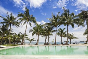 Property grounds - Under the Stars Luxury Apartments (Boracay Island)