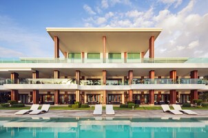 Outdoor pool, sun loungers