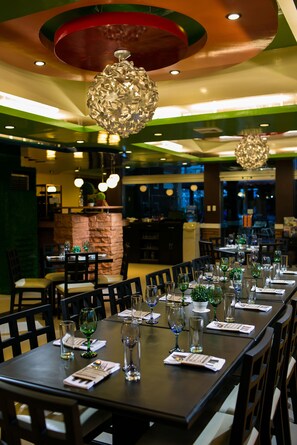 Breakfast, dinner, brunch served; al fresco dining  - 950 Condotel (Angeles City)