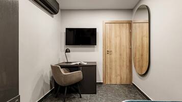 Comfort Single Room, 1 Twin Bed | In-room safe, desk, laptop workspace, blackout drapes