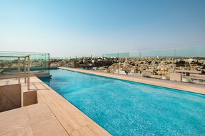 Rooftop pool - Spinola Hotel (St. Julian's)