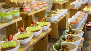 Daily buffet breakfast (IDR 75000 per person)