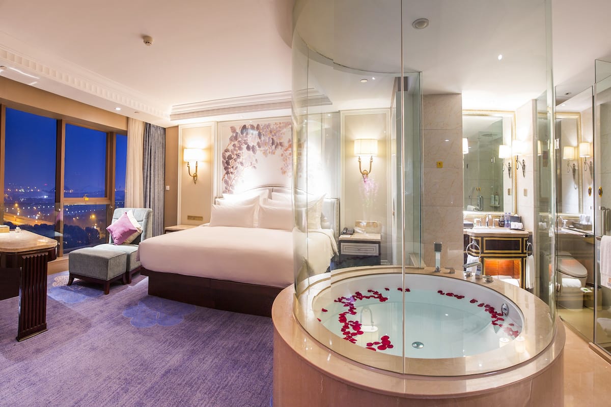 1 bedroom, minibar, in-room safe, desk