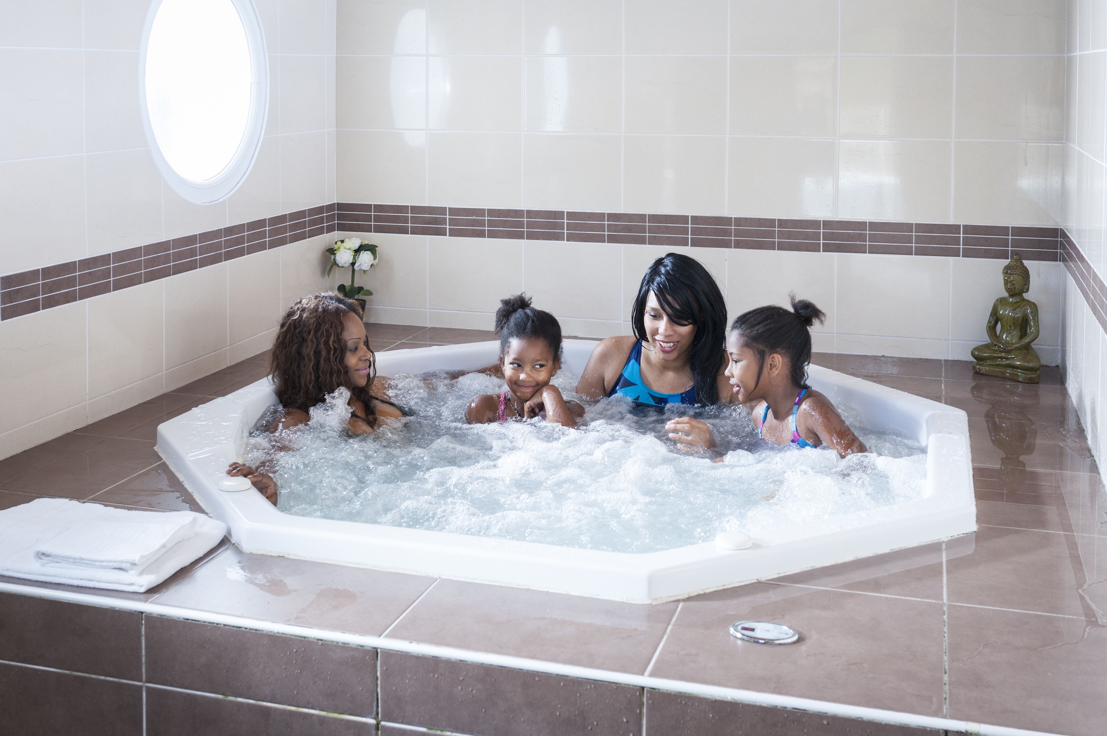 Banyera d'hidromassatge coberta