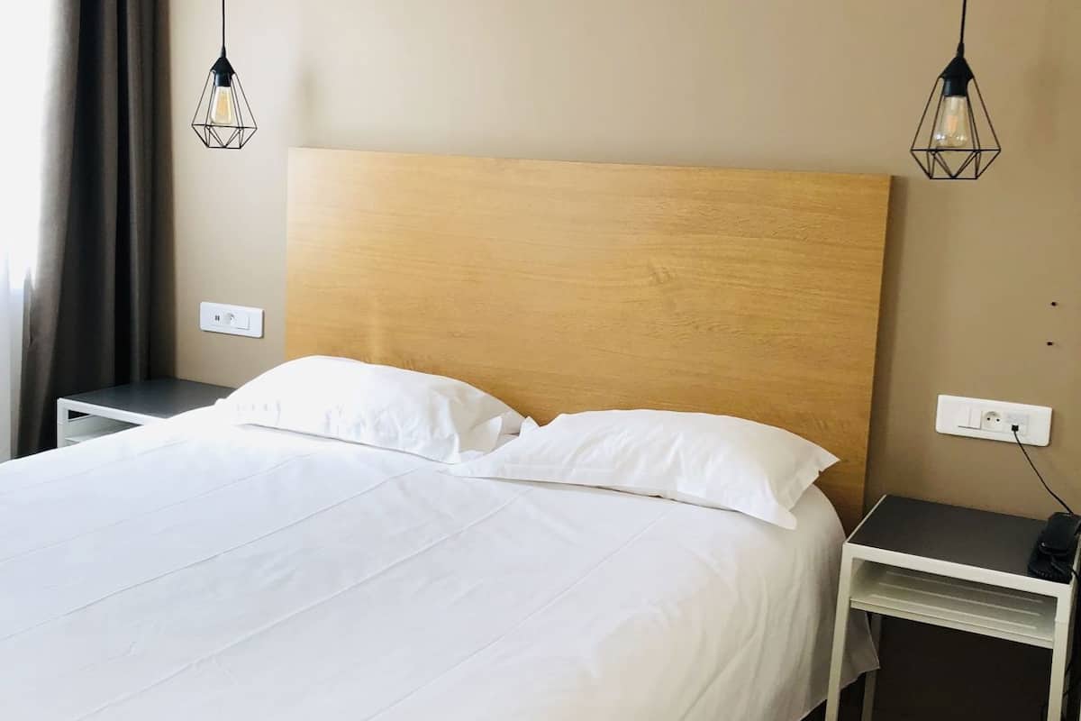 Minibar, desk, soundproofing, free cots/infant beds