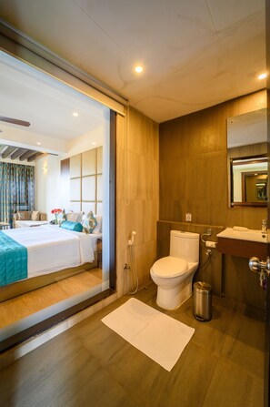 Premier Room | Bathroom | Shower, free toiletries, hair dryer, slippers