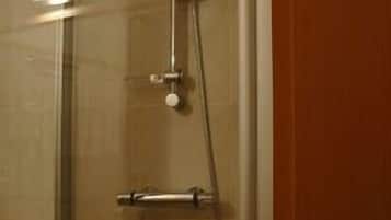 Badkamer met douche
