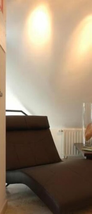 Free cots/infant beds, rollaway beds, free WiFi, bed sheets - Hotel South Charleroi Airport (Charleroi)