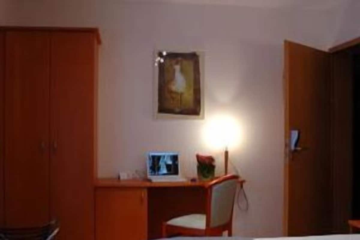 double room | free cots/infant beds, rollaway beds, free wifi, bed sheets