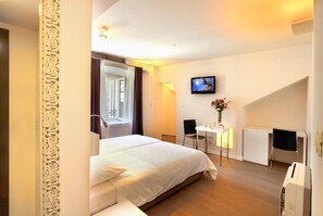 Ropa de cama de alta calidad y minibar 