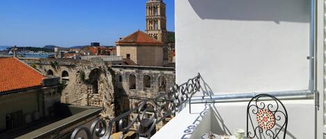 Deluxe tweepersoonskamer, uitzicht op zee | Balkon