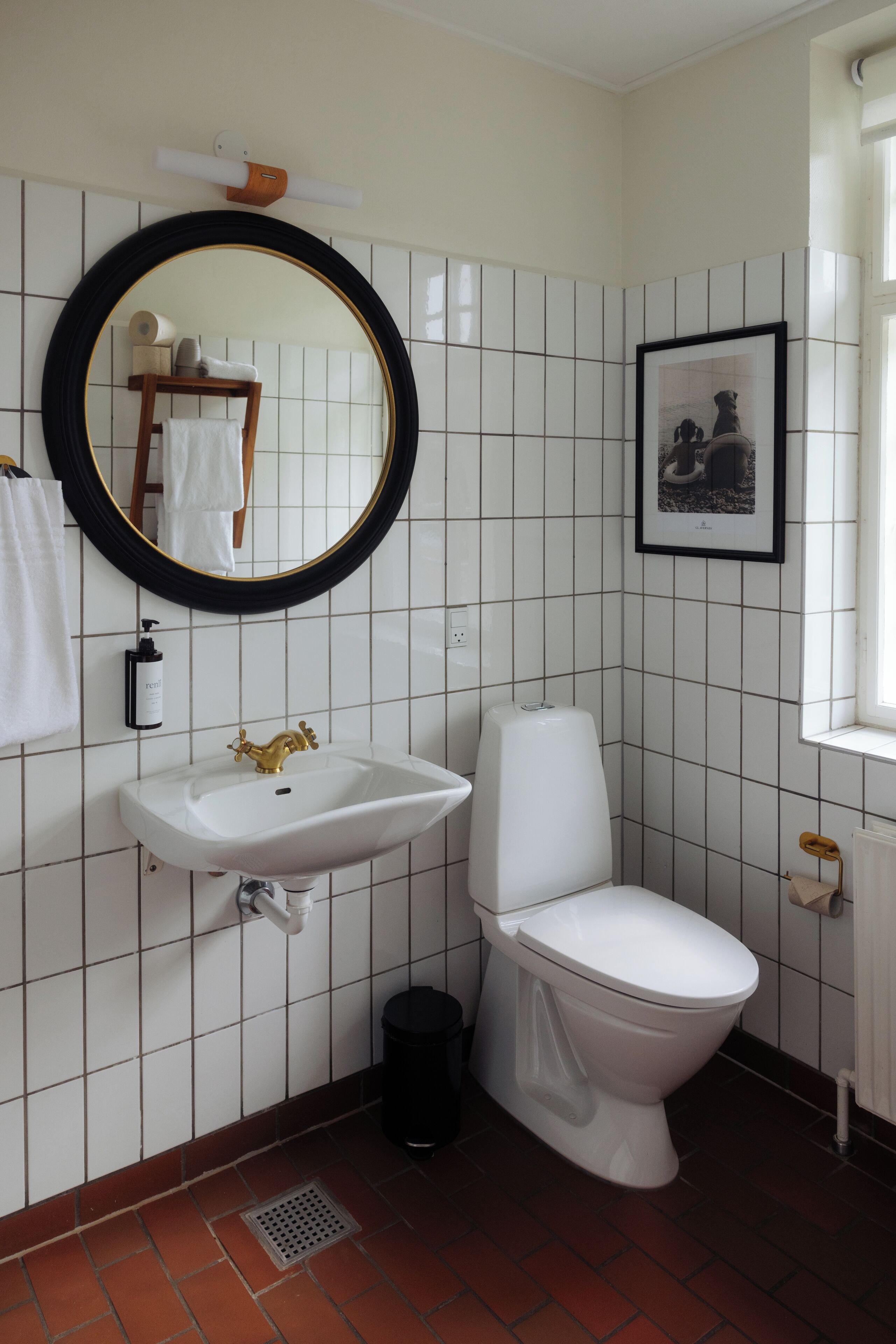 basic double room, 2 single beds | bathroom | shower, eco-friendly toiletries, hair dryer, towels