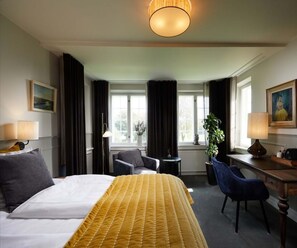 Comfort Double Room, Garden View | Hypo-allergenic bedding, desk, iron/ironing board, cots/infant beds - Gl. Avernæs Sinatur Hotel & Konference (Ebberup)