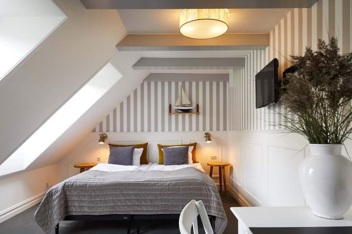 comfort double room, garden view | hypo-allergenic bedding, desk, iron/ironing board, cots/infant beds