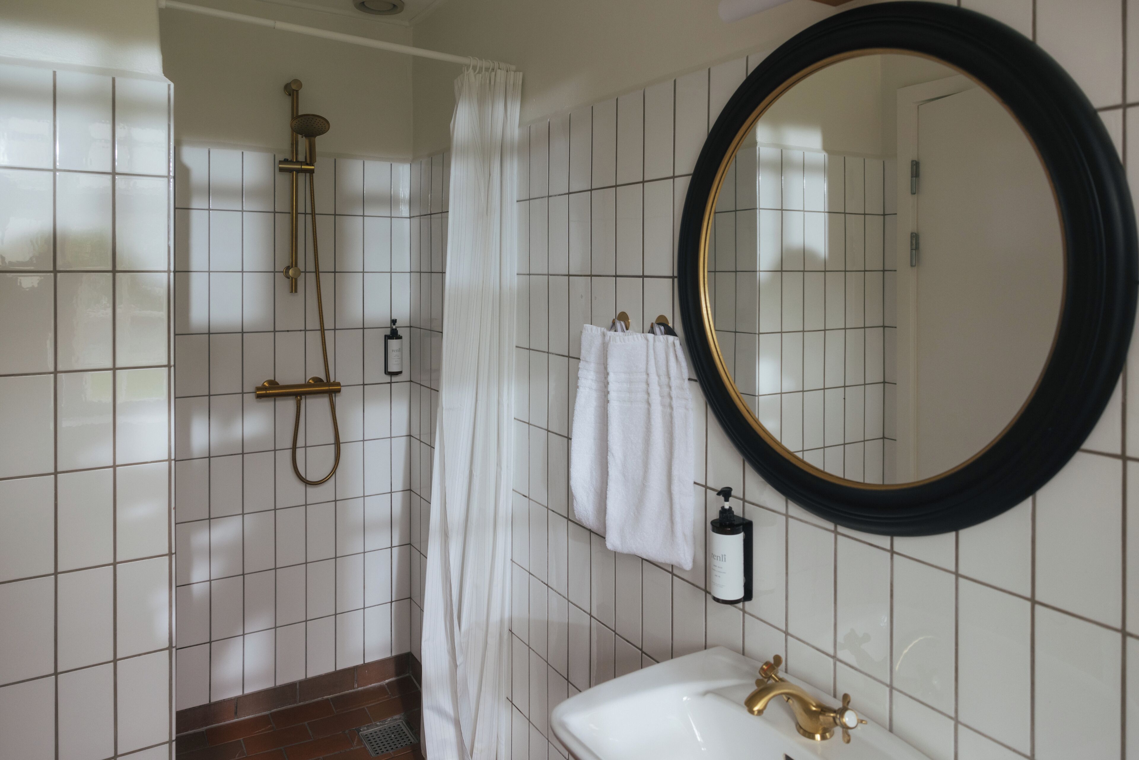 small double room (160cm bed) | bathroom | shower, eco-friendly toiletries, hair dryer, towels