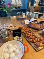 包含每日自助早餐