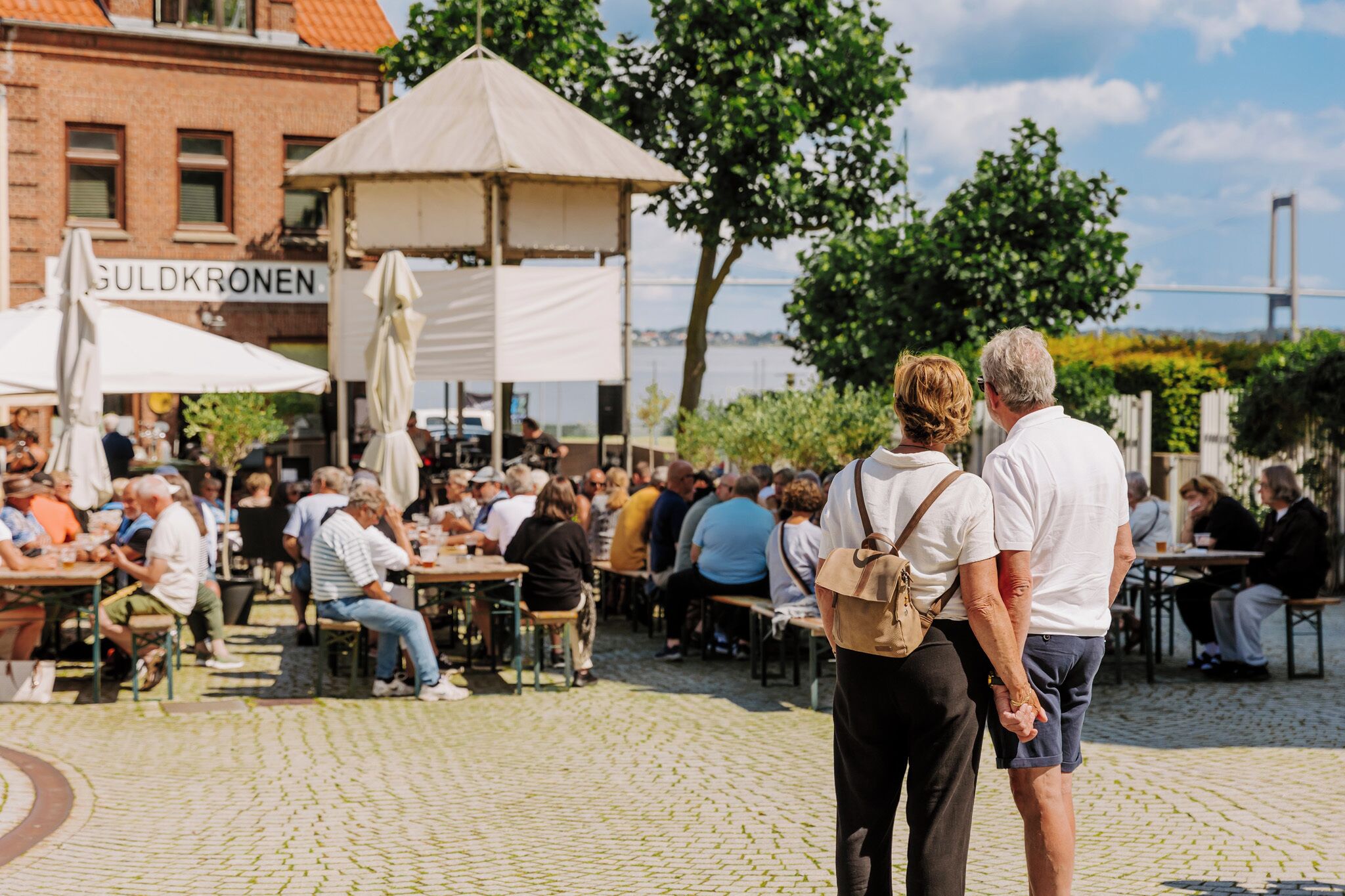 2 restaurants, breakfast, lunch, dinner served; local cuisine