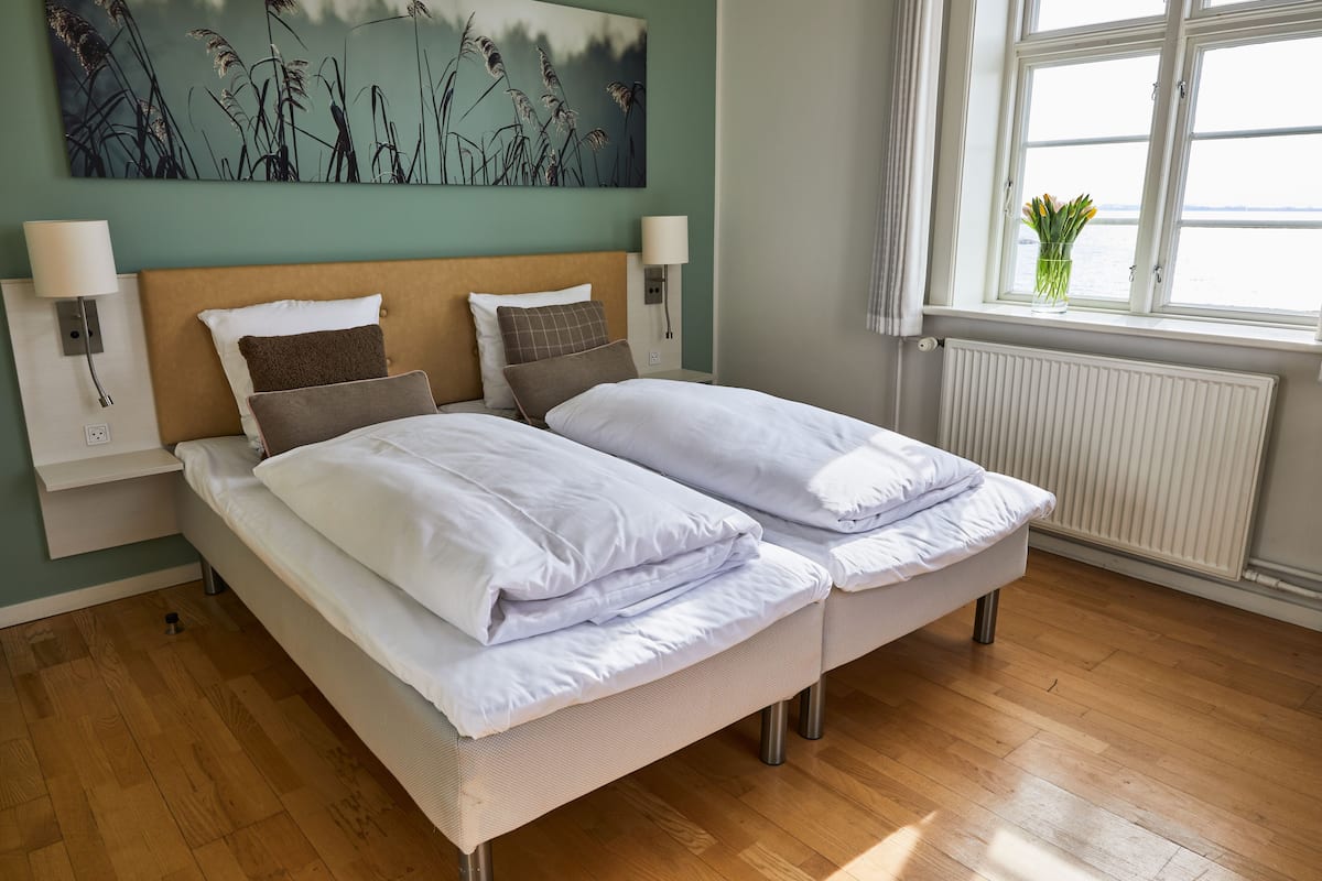 twin room | premium bedding, desk, laptop workspace, soundproofing