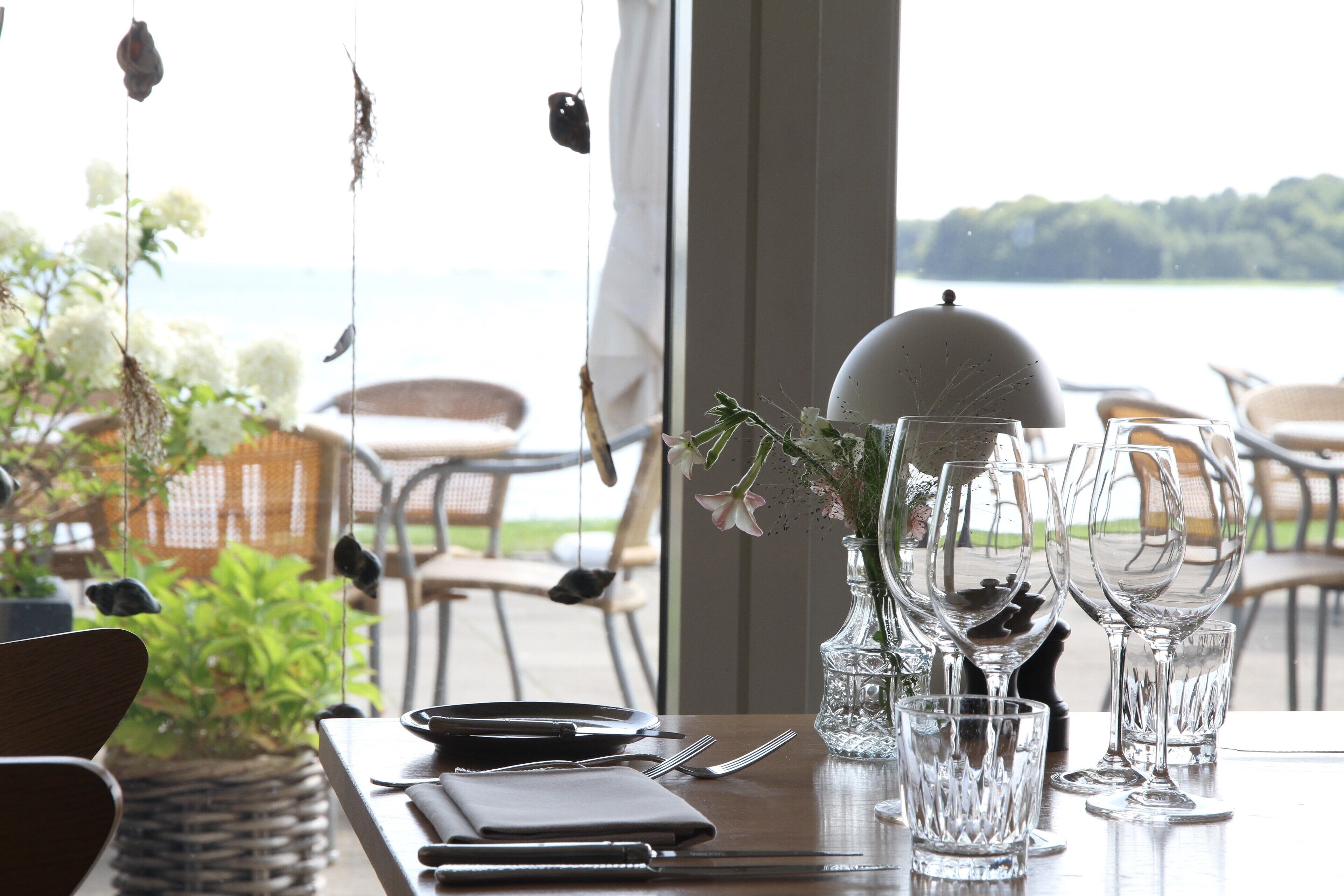 2 restaurants, breakfast, lunch, dinner served; local cuisine 