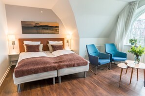 Comfort Double Room, 2 Single Beds, Balcony, Sea View | Premium bedding, desk, laptop workspace, soundproofing - Sixtus Sinatur Hotel og Konference (Middelfart)