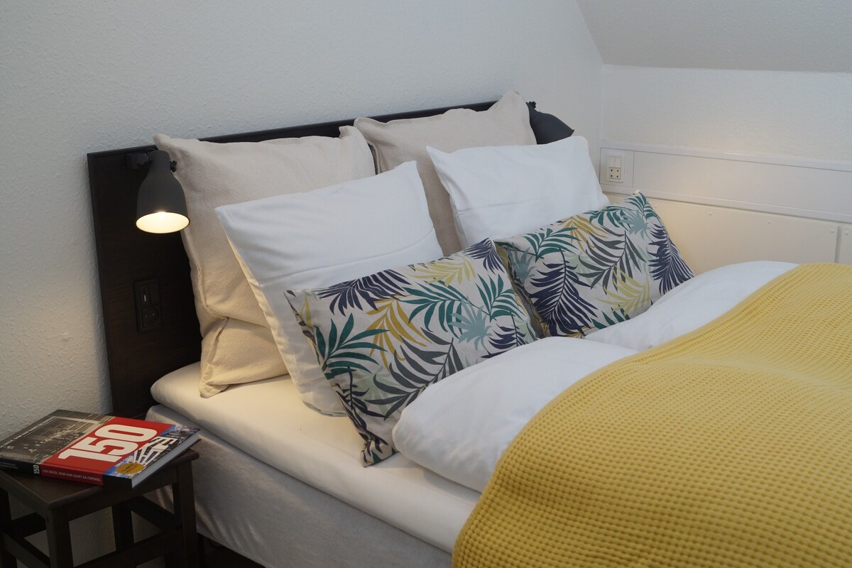 Hypo-allergenic bedding, desk, iron/ironing board, free WiFi