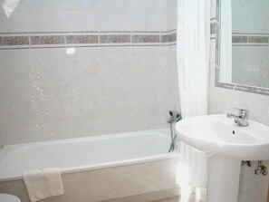 Double Room, 2 Katil Bujang (Single) | Bilik Mandi | Kelengkapan dandanan diri percuma, pengering rambut, bidet 