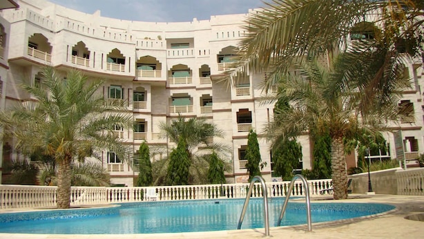 Outdoor pool - Muscat Oasis Residences (Muscat)