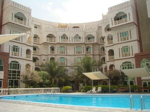 室內游泳池和室外游泳池