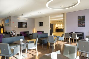 Lobby-lounge