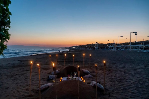 Private beach nearby, free beach shuttle, sun-loungers, beach umbrellas