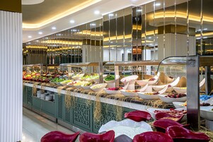 Breakfast, lunch, dinner served; international cuisine, alfresco dining 