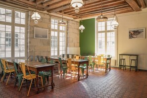 Free daily continental breakfast