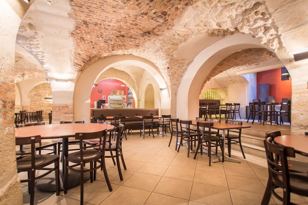 Auberge de jeunesse Fourcy - MIJE Marais by null