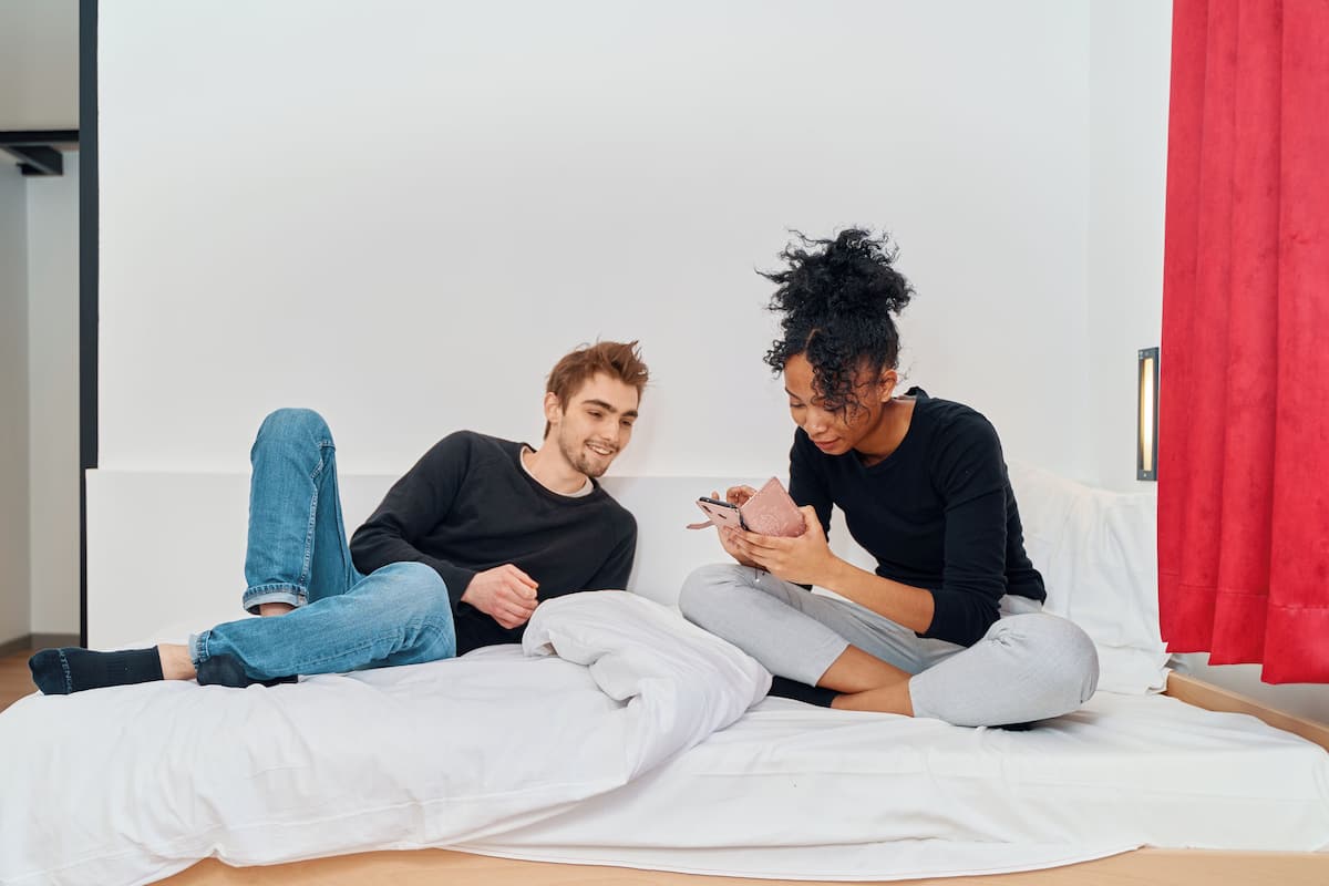 Room 6 people, shared toilets | Desk, bed sheets