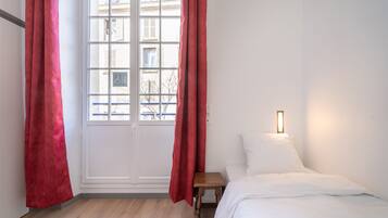 Bureau, draps fournis