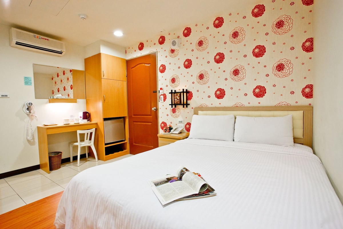 Standard Double Room | Desk, blackout curtains, soundproofing, free WiFi