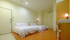 Desk, blackout curtains, soundproofing, free WiFi - Green Park Hotel (Tainan)