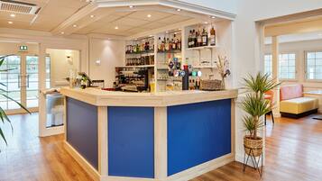 Lunch and dinner served