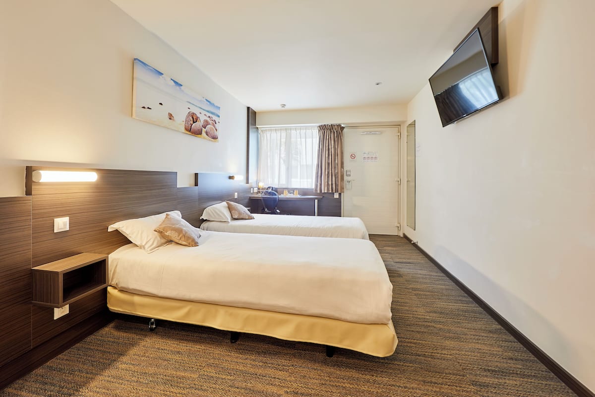 twin room | 1 bedroom, premium bedding, desk, laptop workspace