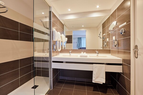 Superior Double Room | Bathroom