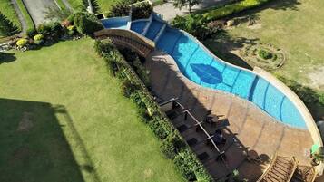 Piscine extérieure