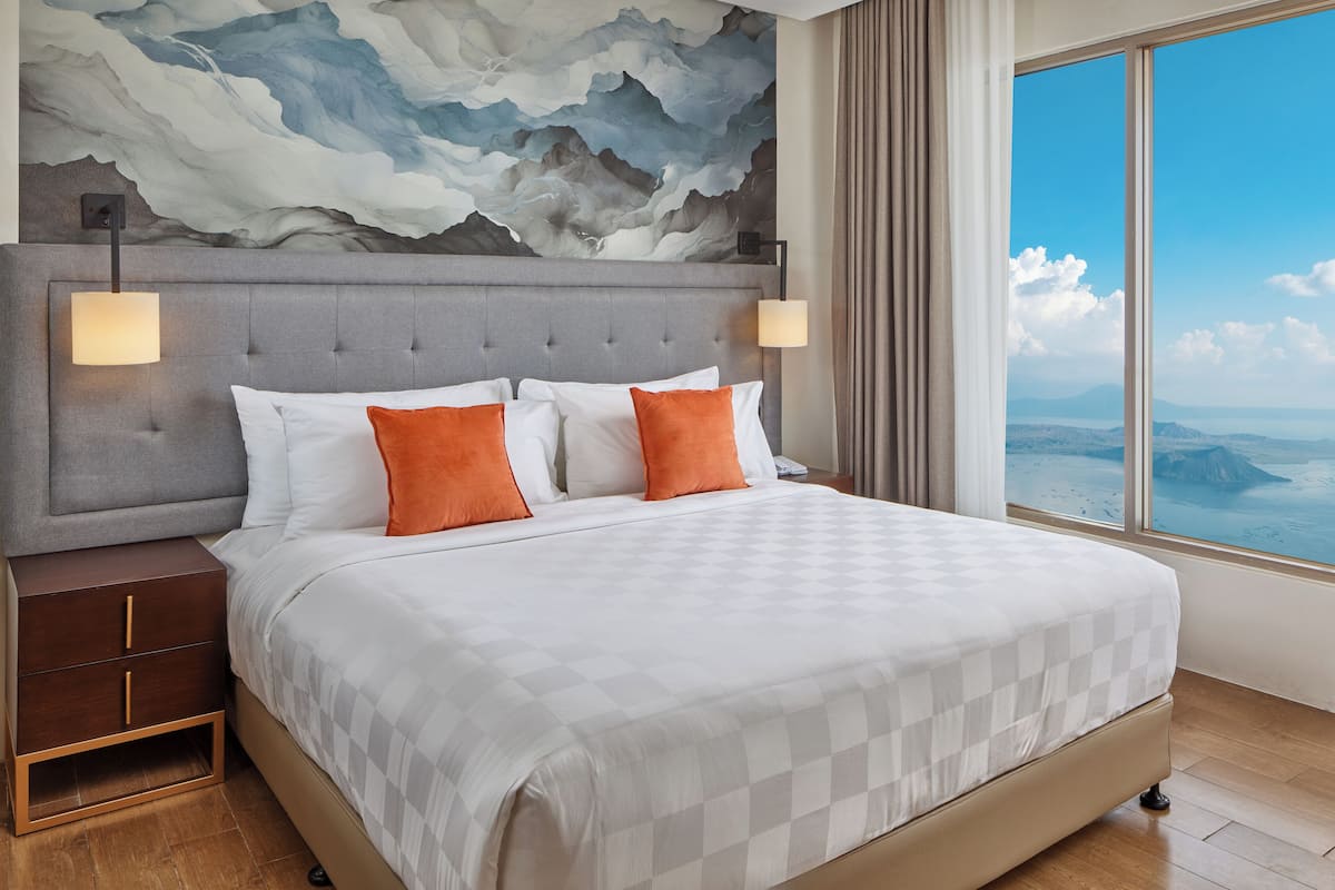 Summit Lakeview Two Bedroom Suite (Newly Renovated) | 미니바, 객실 내 금고, 책상, 노트북 작업 공간