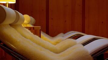 Een sauna, massage- en behandelingsruimtes