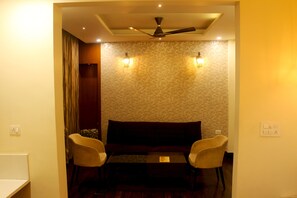 Lobby sitting area - Hotel Himalaya Haridwar @ Har Ki Pauri Road (Haridwar)