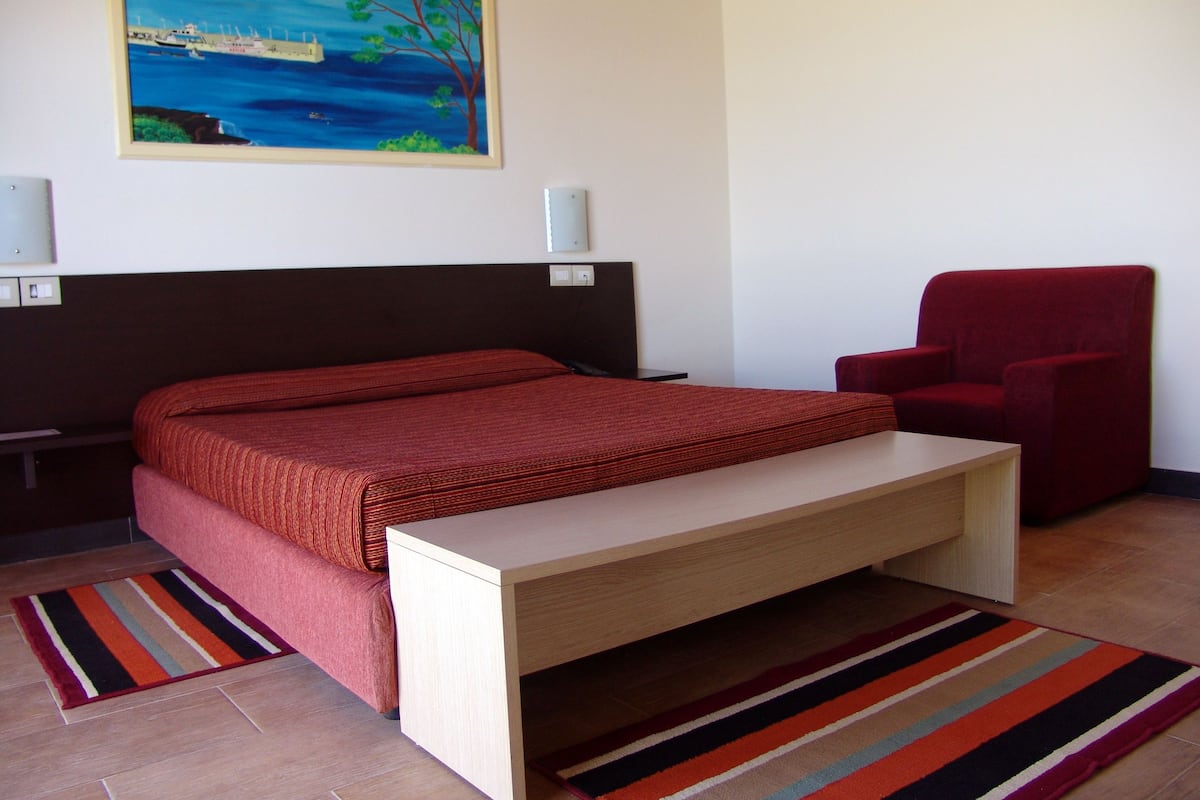 Standard-Doppelzimmer | Minibar, Zimmersafe, Schreibtisch, kostenlose Babybetten