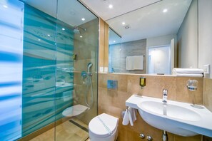 Double Room, Balcony | Bathroom | Shower, free toiletries, hair dryer, bathrobes